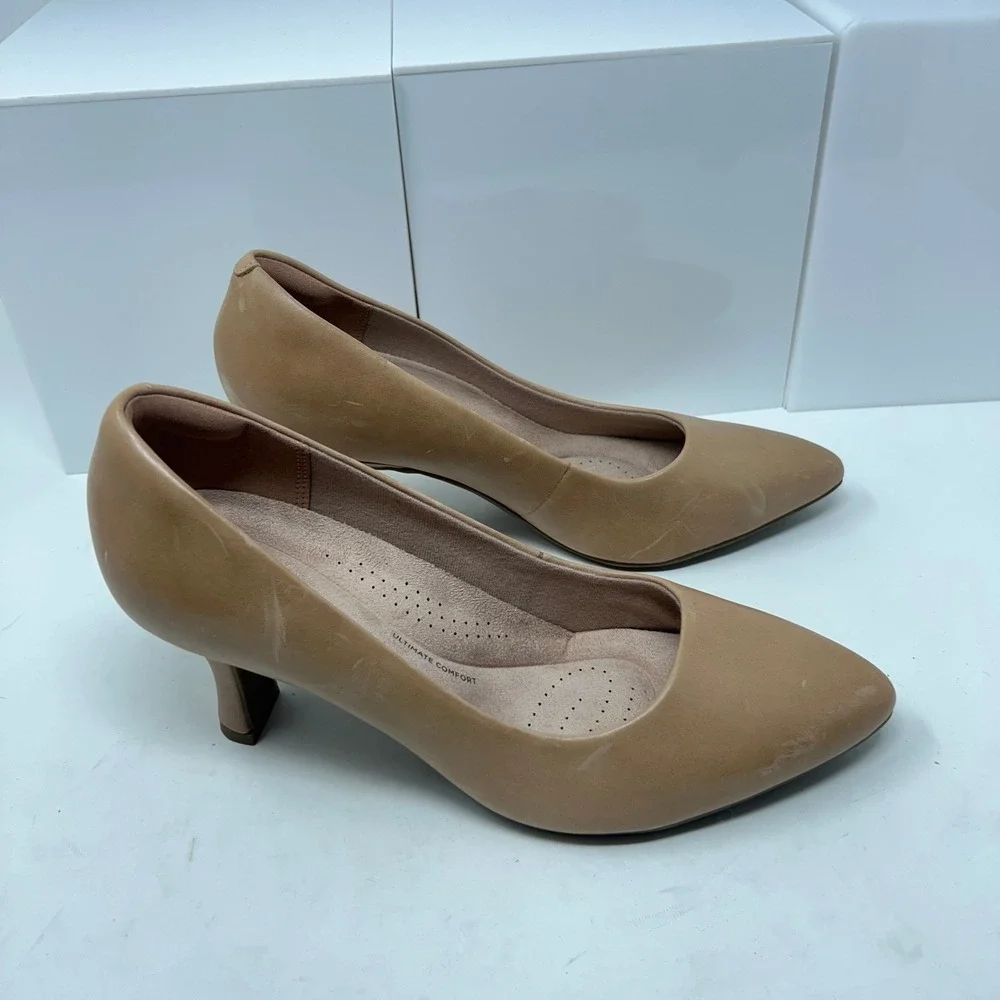 Clarks Womens 7W Warm Beige Leather Slip-On Kataleyna Gem Pump Dress Shoes NWOB